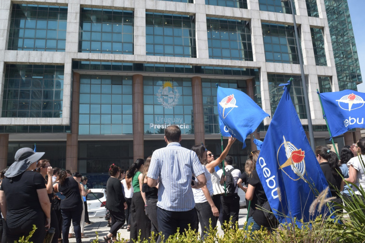 Movilización del pasado martes frente a Torre Ejecutiva | Foto: Ignacio Álvarez Vigna