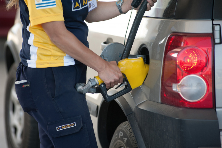 Estación de servicio de Ancap | Foto: Ricardo Antúnez / adhocFOTOS (Archivo, 2012)