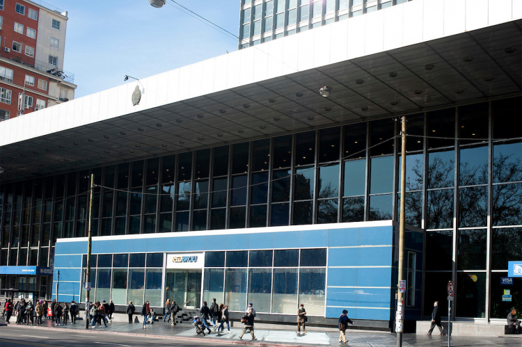 Sucursal 19 de Junio del Banco República | Foto: Ricardo Antúnez / adhocFOTOS (Archivo, 2015)