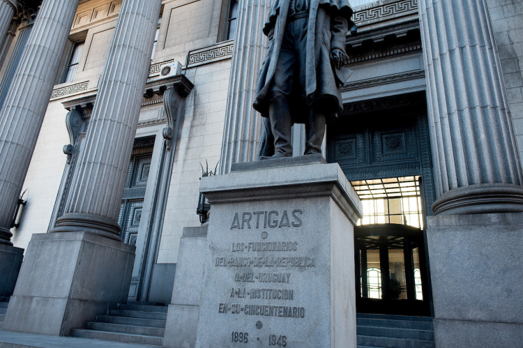 Casa central del Banco de la Republica Oriental del Uruguay (BROU) | Foto: Ricardo Antúnez / adhocFOTOS (Archivo, 2018)