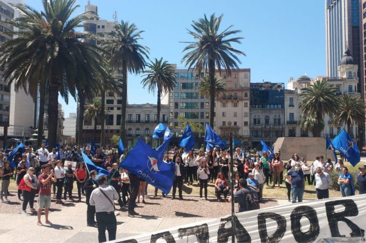 Movilización de banca oficial frente a la Torre Ejecutiva.