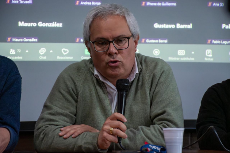 José Iglesias en la asamblea de trabajadores del HSBC | Foto: Javier Pérez Seveso