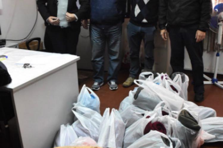Delegación de la Seccional de AEBU hace entrega de donaciones, esta mañana, en Salto. | Foto: Seccional Salto
