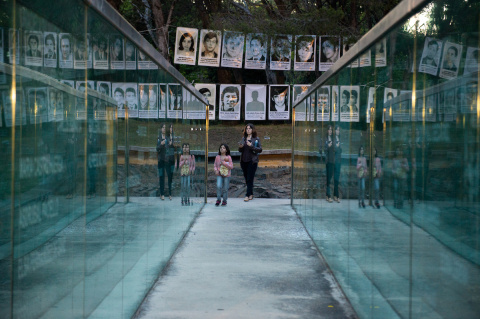 Actividad de Madres y Familiares de Detenidos Desaparecidos, en el Memorial de los Desaparecidos. Foto: Santiago Mazzarovich / adhocFOTOS (Archivo, 2018)