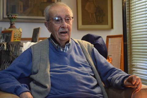El doctor Raúl Varela en su casa | Fotos: Archivo Histórico de AEBU (2020)