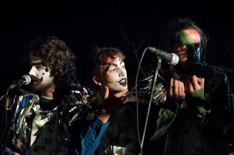 Murga joven La Castrada en el festival de murgas del camping de AEBU en Piriápolis. | Foto: Ricardo Antúnez / adhocFotos (archivo 2017)