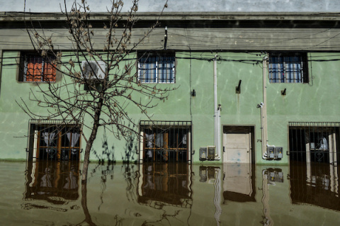 Inundaciones en la ciudad de Salto | Foto: Santiago Mazzarovich / adhocFotos (Archivo, 2014)