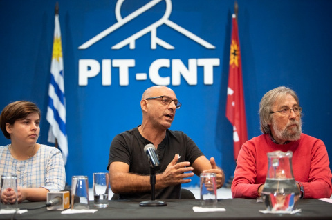 Marcelo Abdala, junto a integrantes de la Intersocial, en la conferencia de prensa de este lunes | Foto: PIT-CNT